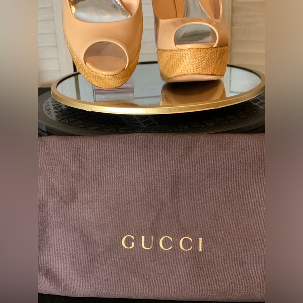 💓EUC💖GUCCI patent leather sandals. - Picture 5 of 14